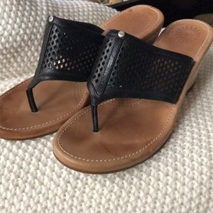 Ugg sandles pretty